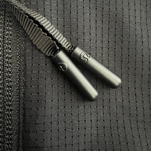 lululemon pullover quarter zip windbreaker ! - Picture 5 of 5